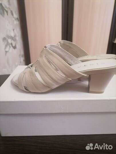 Продам босоножки