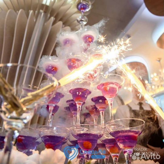 Выездной бар, бармен шоу, пирамида из бокалов