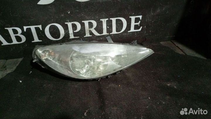 Передняя правая фара Peugeot 307