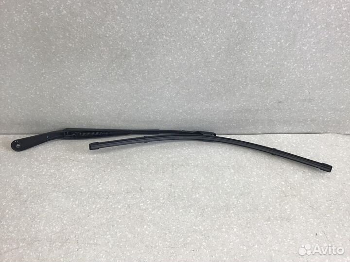 Поводок стеклоочистителя передний левый Nissan Ter