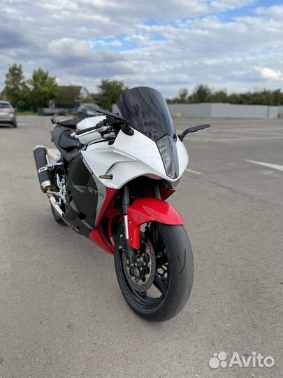 Продаю мотоцикл спортбайк Hyosung GT650R