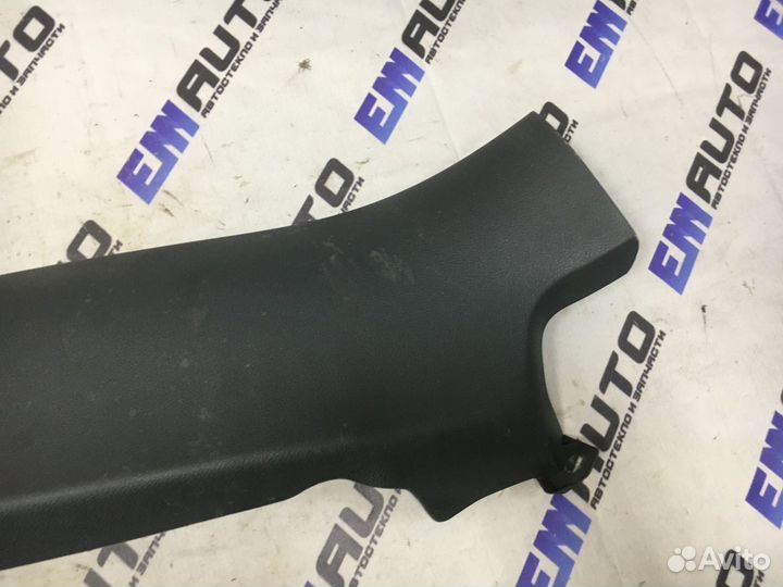 Накладка стойки задней левой Фольксваген Гольф 5