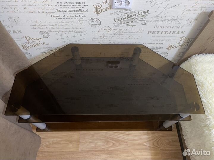 Стеклянная тумба под тв