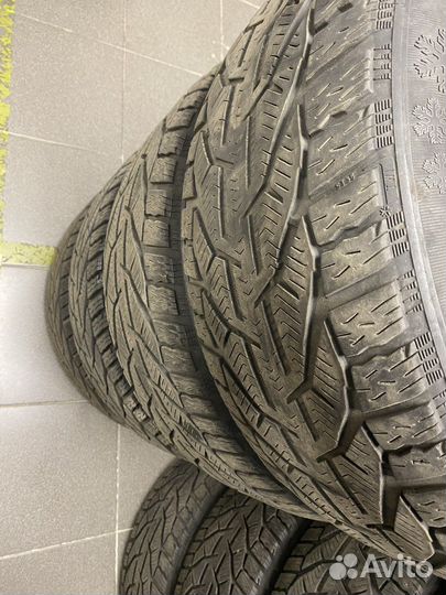 Tigar Winter 235/45 R18 98V