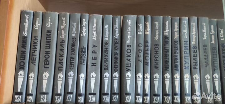 Книги огромное количество, разные