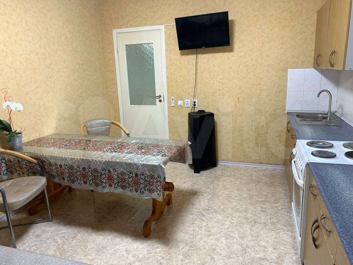 2-к. квартира, 81,2 м², 8/9 эт.