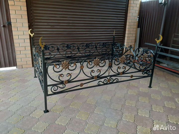 Мусульманские ограды. Садовые скамейки