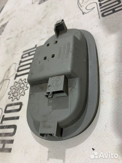 Плафон потолочный Renault Symbol K7JA700 2005