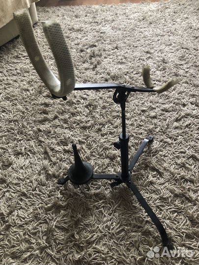 Стойка для саксофона