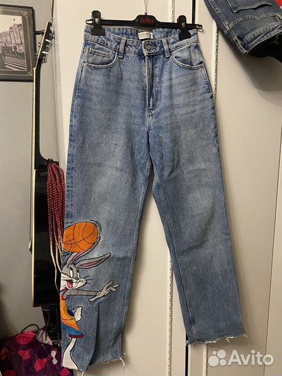 Джинсы женские широкие с нашивкой Багс Банни levis