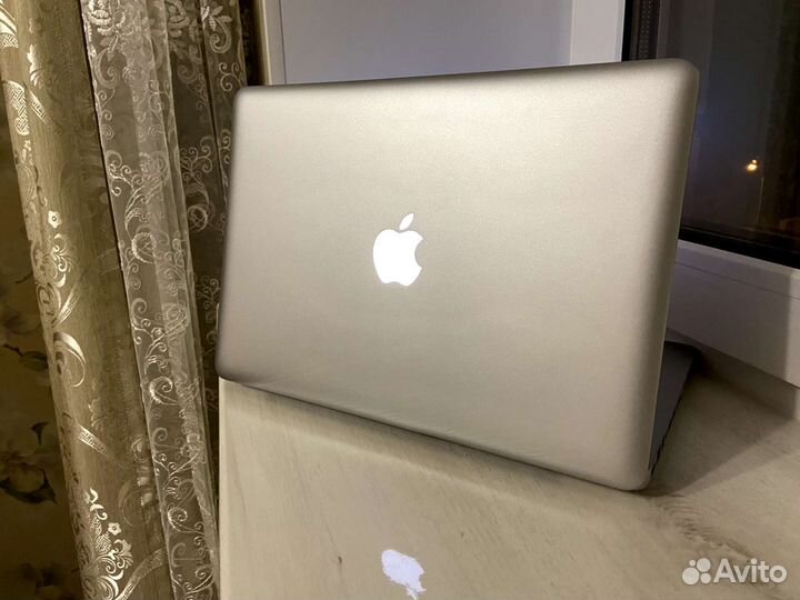 Apple MacBook Pro 13, 8 Gb, SSD 256Gb