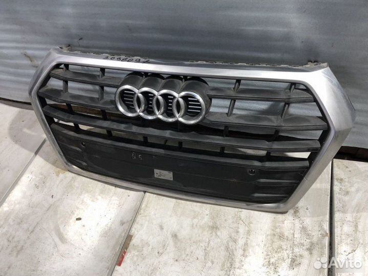 Решетка радиатора Audi Q5 8R
