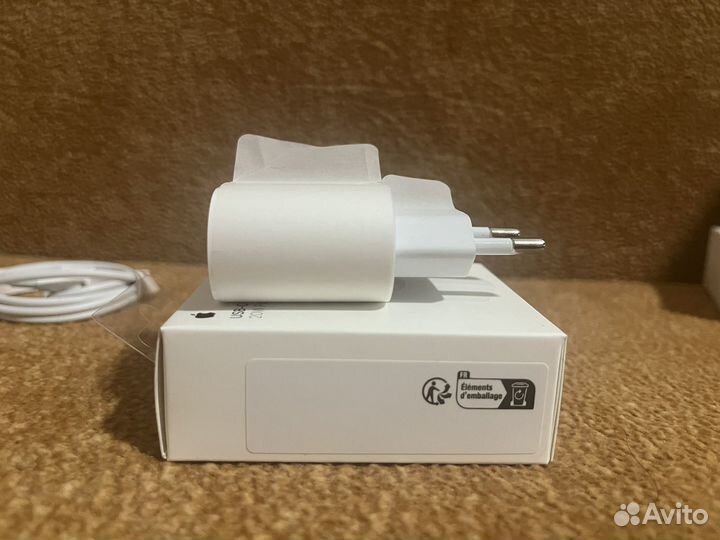 Оригинальная зарядка на iPhone