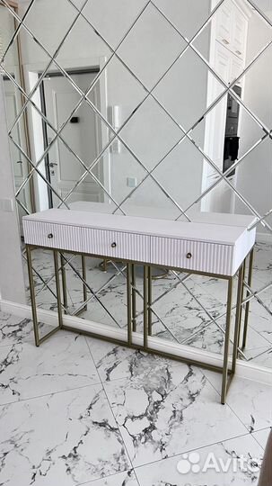 Туалетный столик, консоль