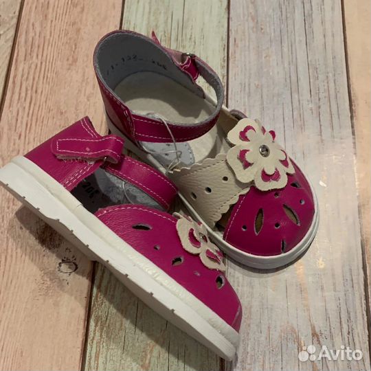 Босоножки для девочки 25 размер новые