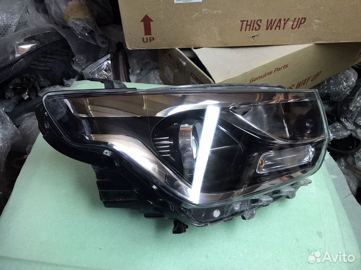 Фара правая Hyundai H1 Starex рестайл