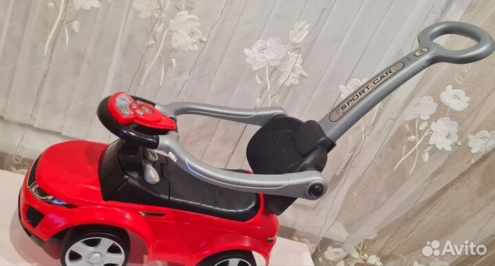 Машинка толокар с ручкой