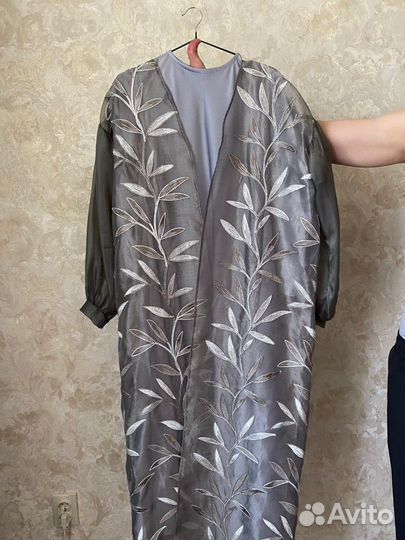 Платье с накидкой