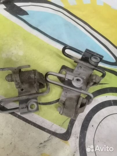 Петля двери VW Passat B6