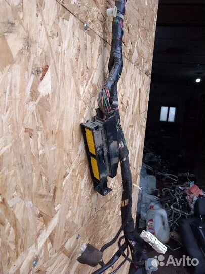 Коса подкапотная Volvo S40 98-04