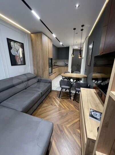 2-к. квартира, 81 м², 6/9 эт.