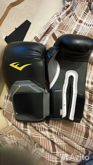 Боксерские перчатки 12 oz everlast