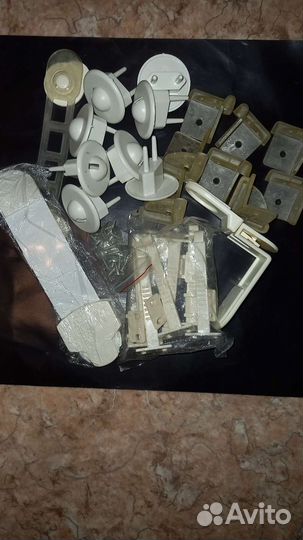 Защита для детей, заглушки в розетки, на двери