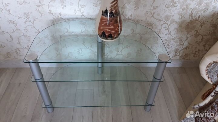 Столик для телевизора