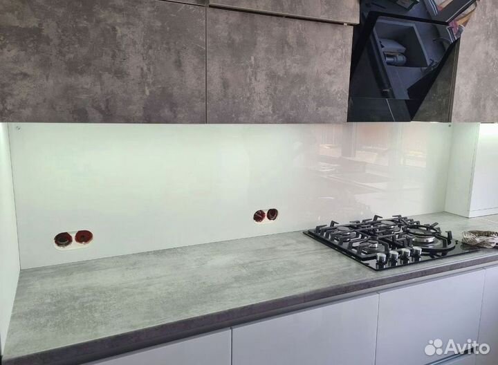 Стеклянный фартук на кухню