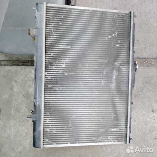 Радиатор охлаждения двигателя Mitsubishi Pajero Io