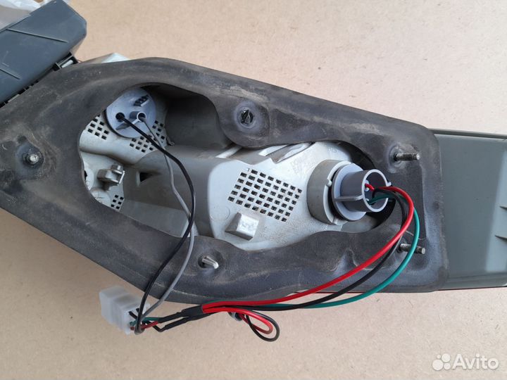 Задний левый фонарь