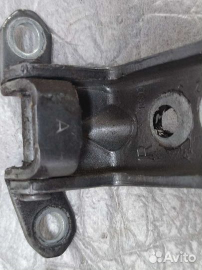 Петли дверей Nissan note