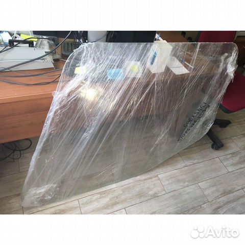 Стекло кабины автокрана 