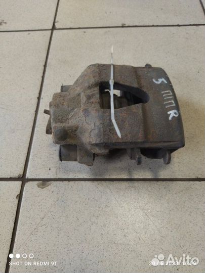 Суппорт тормозной передний правый Volkswagen Golf