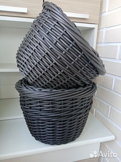 Кашпо из искусственного ротанга