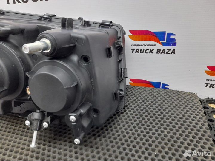 20713721 Фара правая Volvo FM