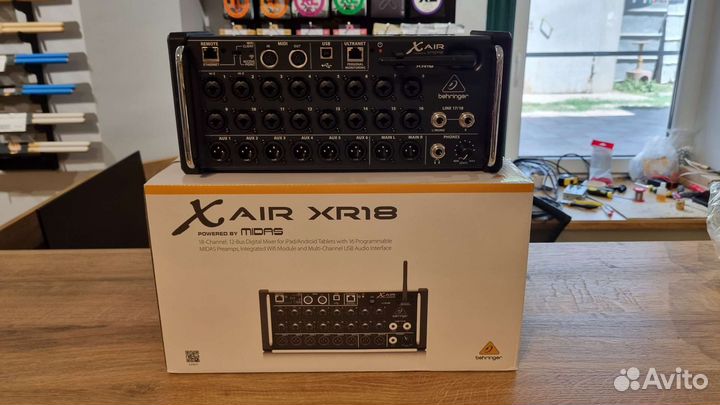 Behringer XR18 цифровой микшер
