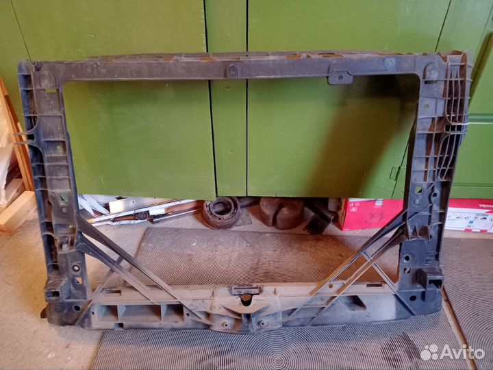 Skoda Rapid - суппорт радиатора, бампер, фара