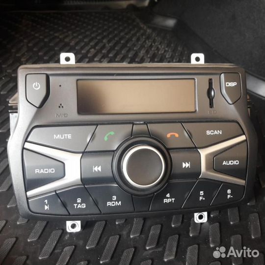 Продам кнопочную штатную магнитолу LADA Vesta