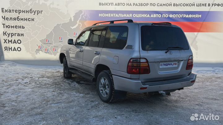 Блок предохранителей Toyota Land Cruiser (J100) 82720-60011