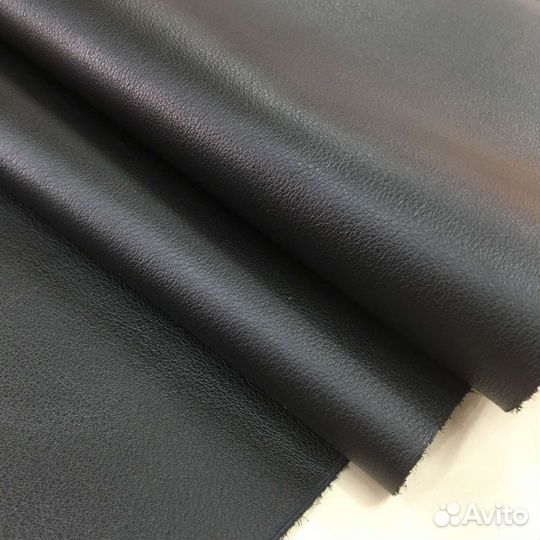 Куски натуральной черной кожи