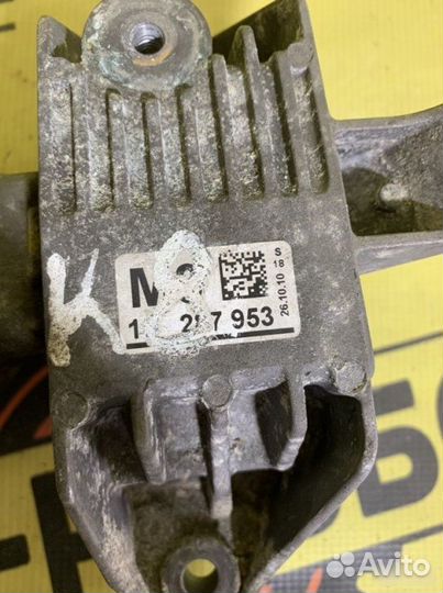 Подушка двс передняя левая Opel Astra J A16XER