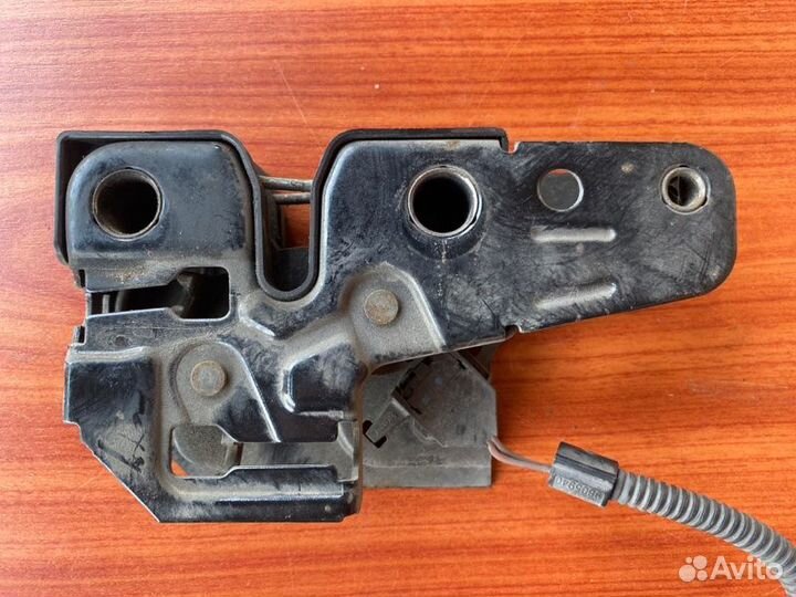 Замок капота Vw Touran minivan BSE 2006