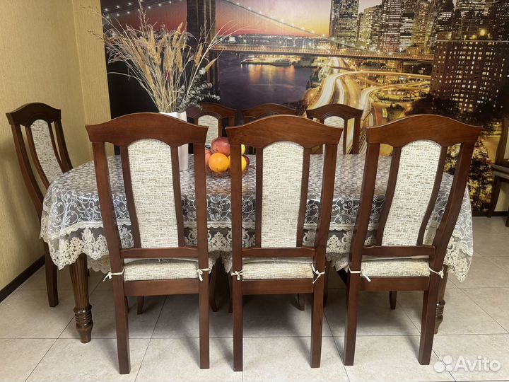 Кухонный стол и стулья