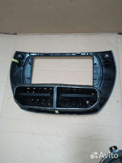 Toyota RAV4 xa20 дефлектор обдува салона