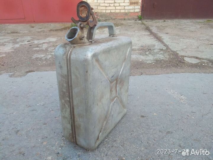 Канистры металлические 20 литров