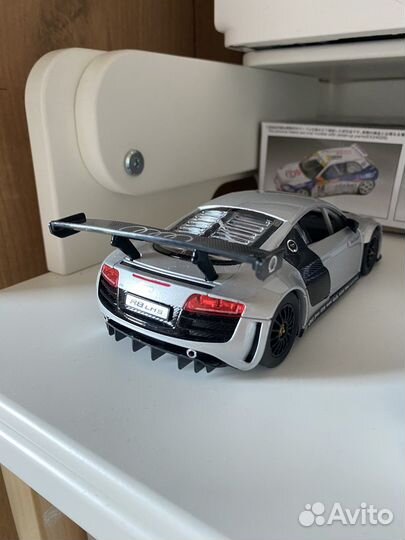 Audi r8 v10 lms 1:24 rastar