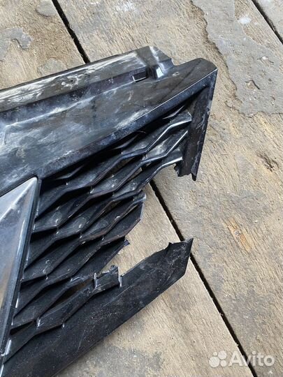 Решетка радиатора Nissan X-Trail T32