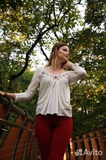 Джинсы и кофта в стиле бохо