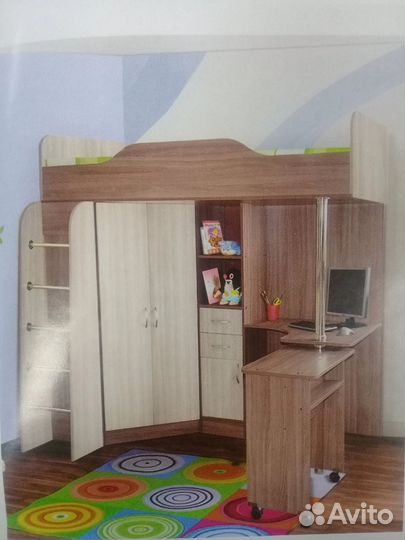 Детская кровать чердак со столом и шкафом